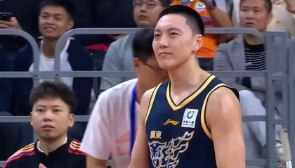 鲸猜足球-广东队主场40分惨败，杜锋脸色铁青，朱芳雨该认真上班了